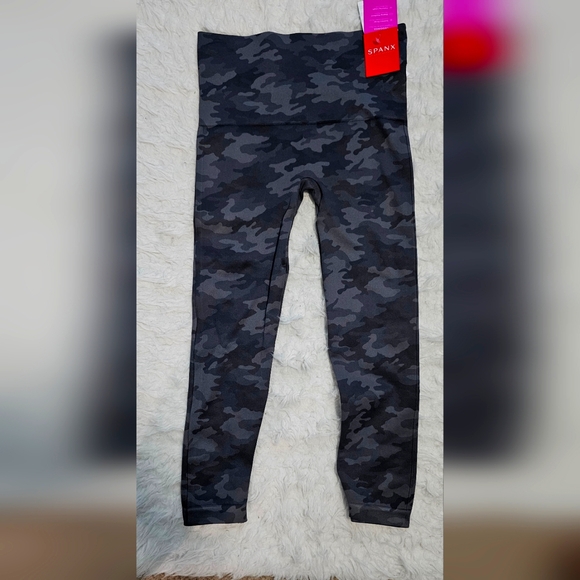 SPANX Pants - Camo NWT Spanx leggings Size M women